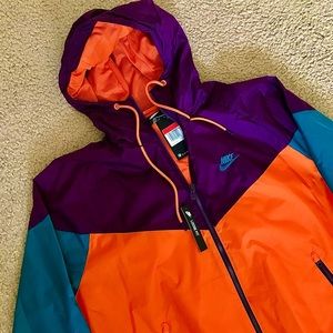 Brand new Nike Men’s Windbreaker Sz LG